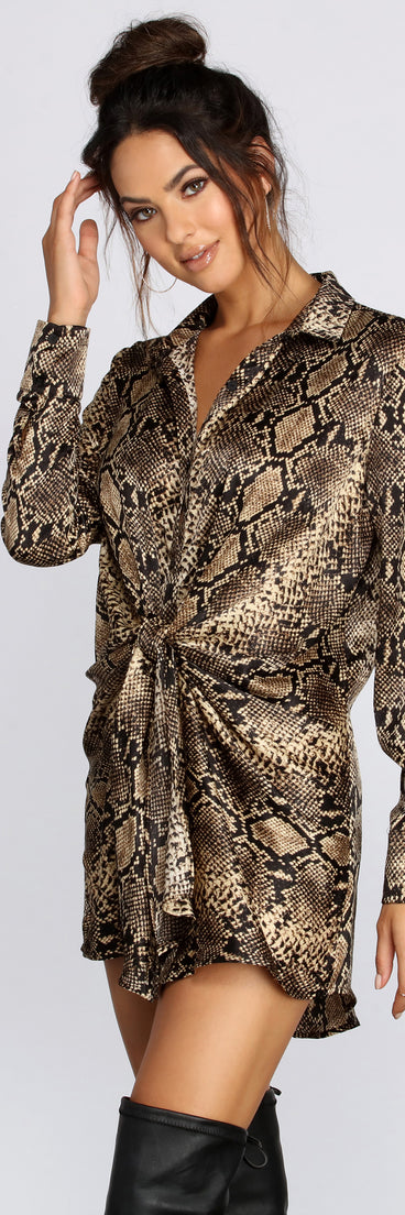 With fun and flirty details, Snake Print Tie Front Tunic shows off your unique style for a trendy outfit for the summer season!