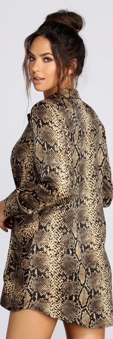 With fun and flirty details, Snake Print Tie Front Tunic shows off your unique style for a trendy outfit for the summer season!