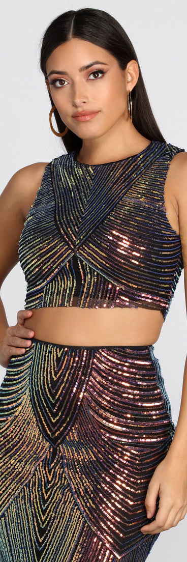 You’ll look stunning in the Simply Stunning Sequin Crop Top when paired with its matching separate to create a glam clothing set perfect for parties, date nights, concert outfits, back-to-school attire, or for any summer event!