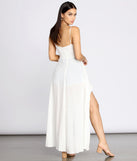 With fun and flirty details, Flow With It Linen High Low Tunic shows off your unique style for a trendy outfit for the summer season!