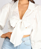 With fun and flirty details, Classic Convertible Cropped Blouse shows off your unique style for a trendy outfit for the summer season!