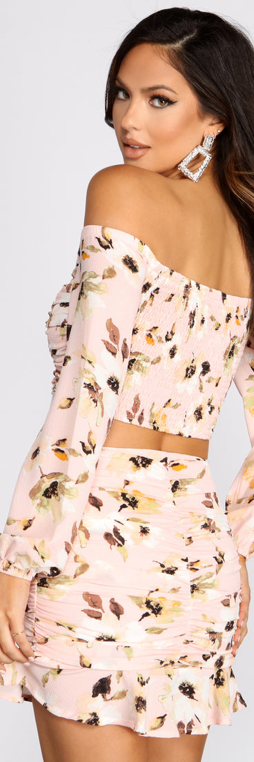 With fun and flirty details, Hooked On Florals Crop Top shows off your unique style for a trendy outfit for the summer season!