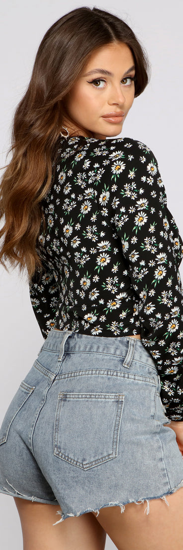 With fun and flirty details, Darling Daisy Tie-Front Crop Top shows off your unique style for a trendy outfit for the summer season!
