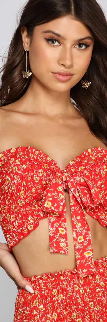 You’ll look stunning in the Such A Charmer Ditsy Floral Smocked Tube Top when paired with its matching separate to create a glam clothing set perfect for parties, date nights, concert outfits, back-to-school attire, or for any summer event!