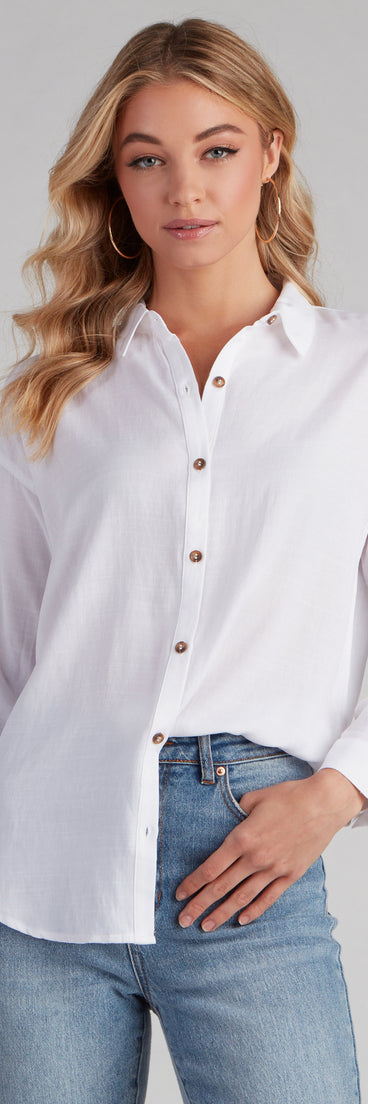 With fun and flirty details, Classic Button-Down Linen Top shows off your unique style for a trendy outfit for the summer season!