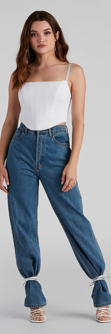 With fun and flirty details, Sittin' Pretty Linen Bustier shows off your unique style for a trendy outfit for the summer season!