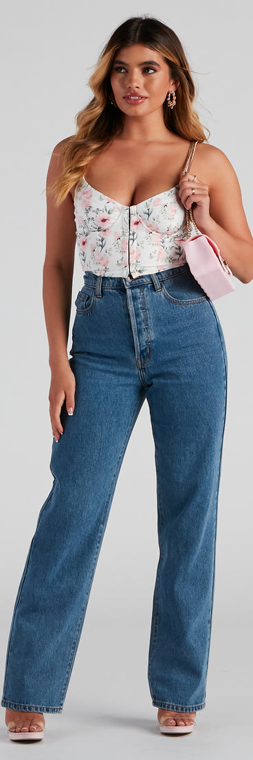 With fun and flirty details, Cue Floral Sweetheart Bustier shows off your unique style for a trendy outfit for the summer season!