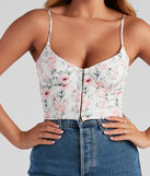 With fun and flirty details, Cue Floral Sweetheart Bustier shows off your unique style for a trendy outfit for the summer season!