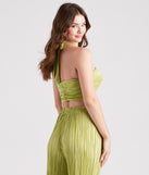 With fun and flirty details, Island Guru Pleated Bandeau Top shows off your unique style for a trendy outfit for the summer season!
