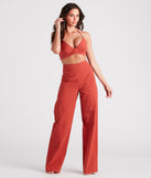 With fun and flirty details, Meet In The Hamptons Linen Crop Top shows off your unique style for a trendy outfit for the summer season!
