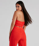 Worth It Linen Tube Top is a fire pick to create 2023 festival outfits, concert dresses, outfits for raves, or to complete your best party outfits or clubwear!