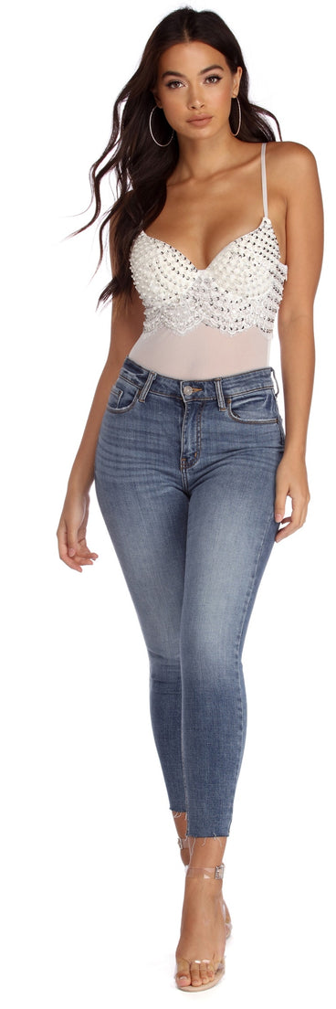 With fun and flirty details, Diamonds & Pearls Bodysuit shows off your unique style for a trendy outfit for the summer season!