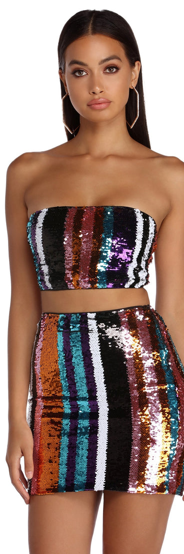You’ll look stunning in the Electric City Sequin Crop Top when paired with its matching separate to create a glam clothing set perfect for parties, date nights, concert outfits, back-to-school attire, or for any summer event!