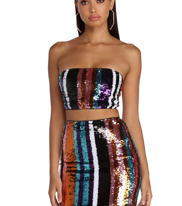 You’ll look stunning in the Electric City Sequin Crop Top when paired with its matching separate to create a glam clothing set perfect for parties, date nights, concert outfits, back-to-school attire, or for any summer event!