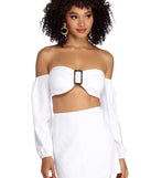 With fun and flirty details, Such A Flirt Linen Crop Top shows off your unique style for a trendy outfit for the summer season!