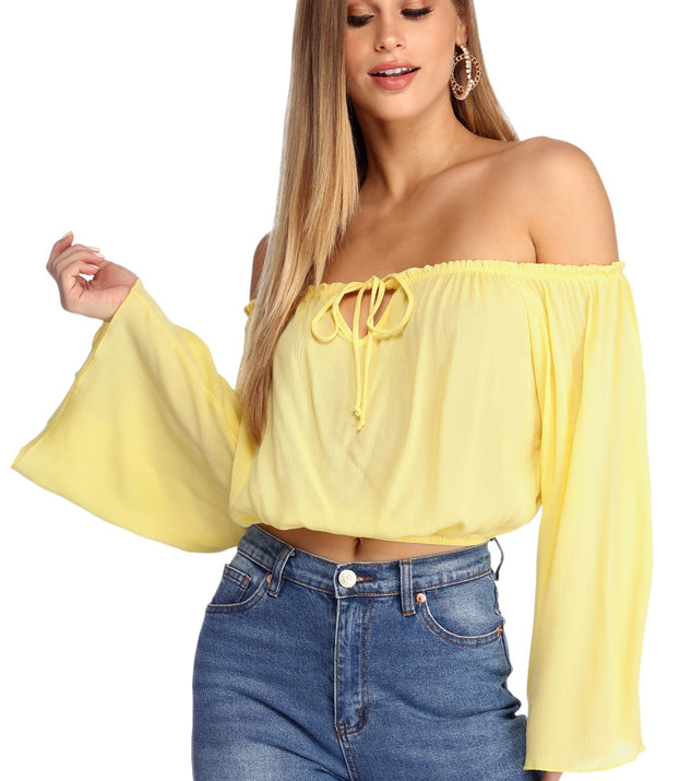With fun and flirty details, Miss Brightside Crop Top shows off your unique style for a trendy outfit for the summer season!