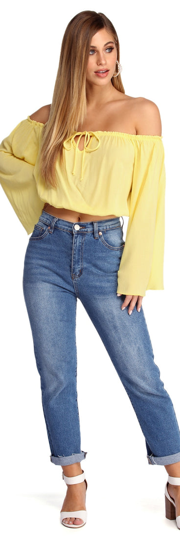 With fun and flirty details, Miss Brightside Crop Top shows off your unique style for a trendy outfit for the summer season!