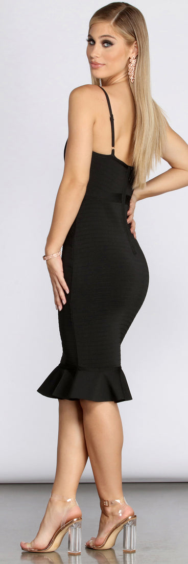 With fun and flirty details, Curves Ahead Bandage Midi Dress shows off your unique style for a trendy outfit for the summer season!