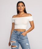 With fun and flirty details, Stylish Sweetheart Off The Shoulder Crop Top shows off your unique style for a trendy outfit for the summer season!