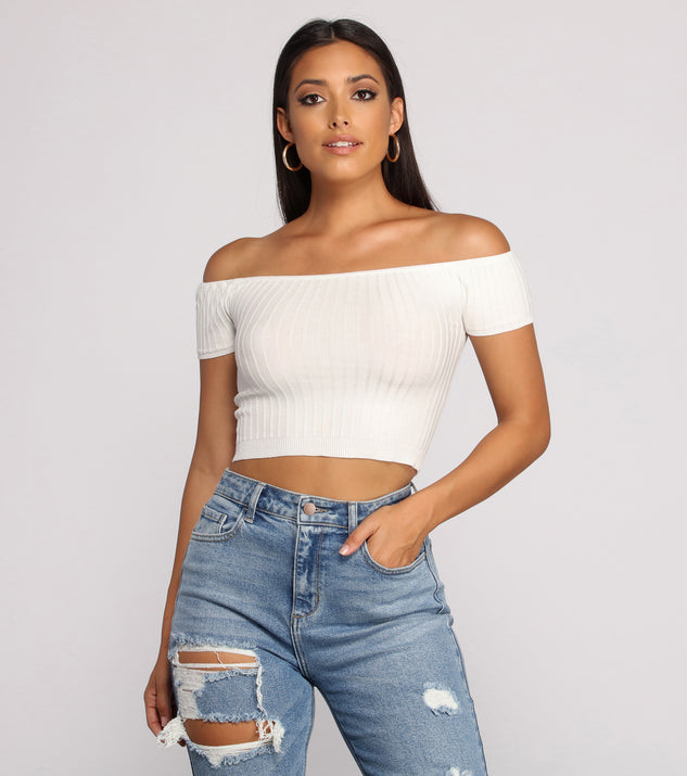 With fun and flirty details, Stylish Sweetheart Off The Shoulder Crop Top shows off your unique style for a trendy outfit for the summer season!