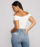 With fun and flirty details, Stylish Sweetheart Off The Shoulder Crop Top shows off your unique style for a trendy outfit for the summer season!