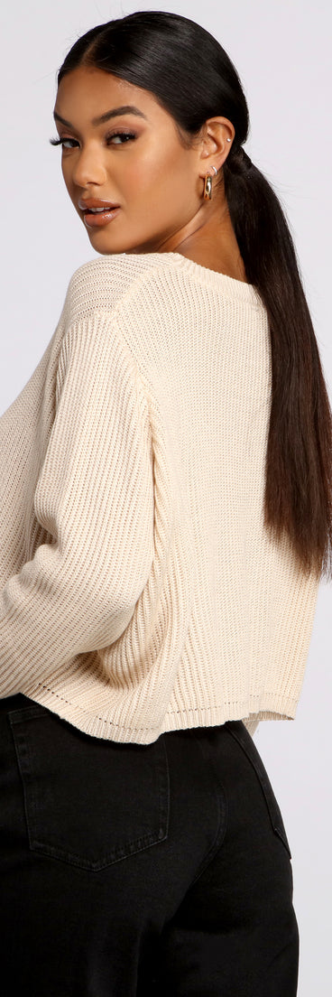 With fun and flirty details, Basic Crew Neck Cropped Knit Sweater shows off your unique style for a trendy outfit for the summer season!
