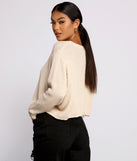 With fun and flirty details, Basic Crew Neck Cropped Knit Sweater shows off your unique style for a trendy outfit for the summer season!