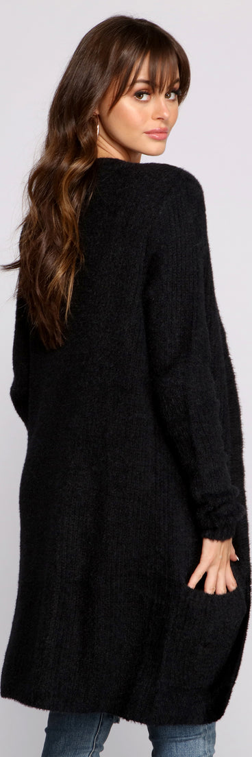 With fun and flirty details, Layer Up Basic Knit Cardigan shows off your unique style for a trendy outfit for the summer season!