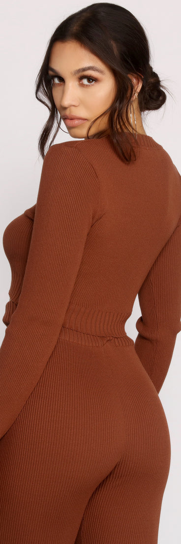 With fun and flirty details, Cuddle Up Cozy Crop Top shows off your unique style for a trendy outfit for the summer season!