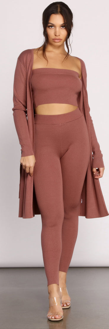 You’ll look stunning in the Keeping Knit Casual Tie Waist Duster when paired with its matching separate to create a glam clothing set perfect for parties, date nights, concert outfits, back-to-school attire, or for any summer event!