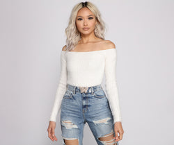 With fun and flirty details, Off The Shoulder Ribbed Eyelash Knit Sweater shows off your unique style for a trendy outfit for the summer season!