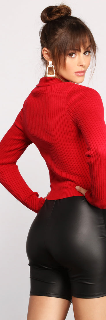 With fun and flirty details, Trendy Collared Cropped Cardigan shows off your unique style for a trendy outfit for the summer season!