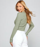 With fun and flirty details, Basic Ribbed Knit Cropped Cardigan shows off your unique style for a trendy outfit for the summer season!