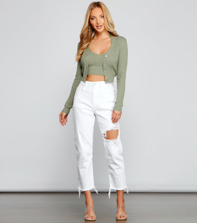 With fun and flirty details, Basic Ribbed Knit Cropped Cardigan shows off your unique style for a trendy outfit for the summer season!