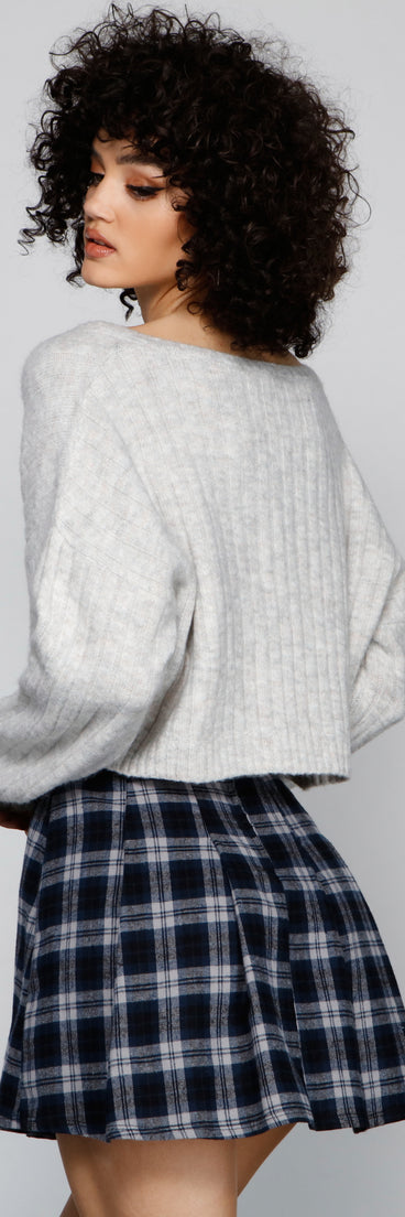 With fun and flirty details, Casual Cutie Henley Crop Top shows off your unique style for a trendy outfit for the summer season!