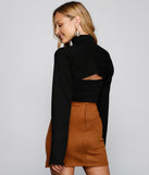 With fun and flirty details, Casual-Chic Long Sleeve Cropped Topper shows off your unique style for a trendy outfit for the summer season!