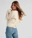 With fun and flirty details, Cozy Prep Collared Sweater shows off your unique style for a trendy outfit for the summer season!