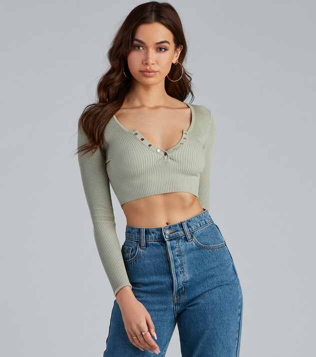 Snap A Pose Crop Top is a trendy pick to create 2023 festival outfits, festival dresses, outfits for concerts or raves, and complete your best party outfits!