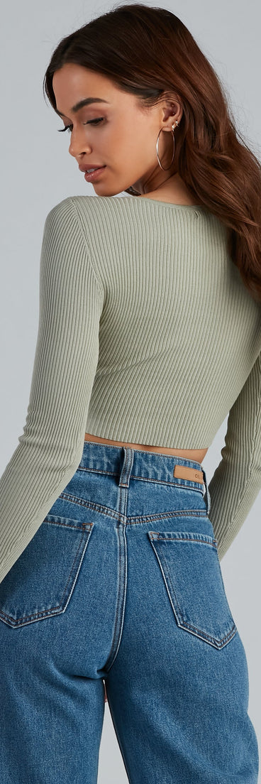 With fun and flirty details, Snap A Pose Crop Top shows off your unique style for a trendy outfit for the summer season!