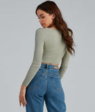With fun and flirty details, Snap A Pose Crop Top shows off your unique style for a trendy outfit for the summer season!