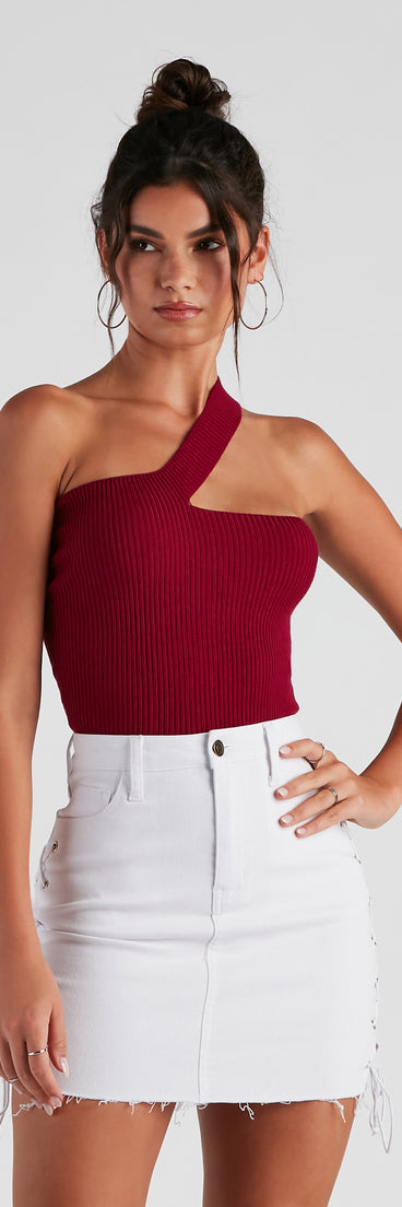 Sleek Basic One-Shoulder Crop Top is a trendy pick to create 2023 festival outfits, festival dresses, outfits for concerts or raves, and complete your best party outfits!
