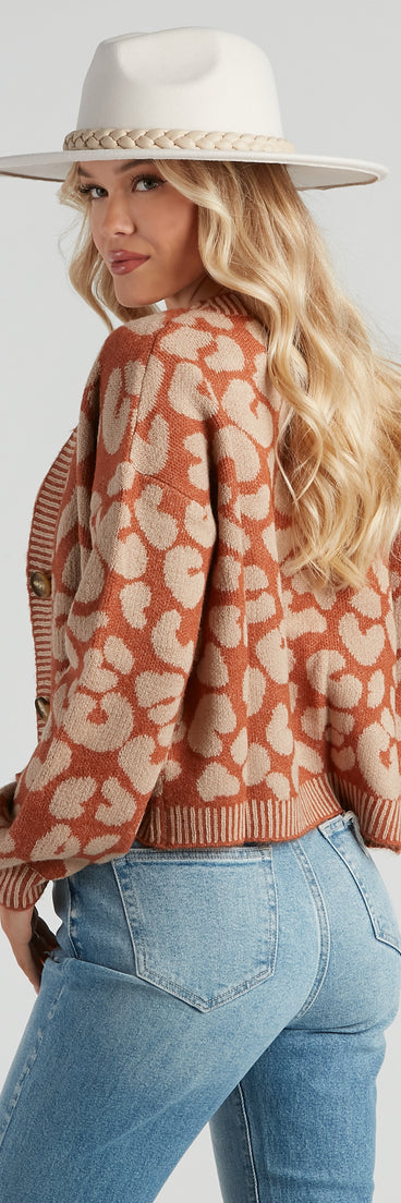 With fun and flirty details, Growl Play Leopard Knit Cardigan shows off your unique style for a trendy outfit for the summer season!