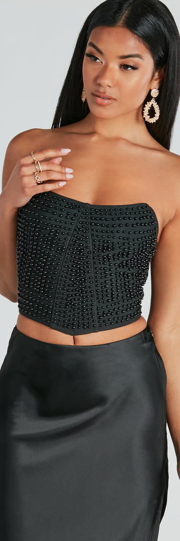 With fun and flirty details, the Utterly Radiant Faux Pearl Bandage Crop Top shows off your unique style for a trendy outfit for summer!