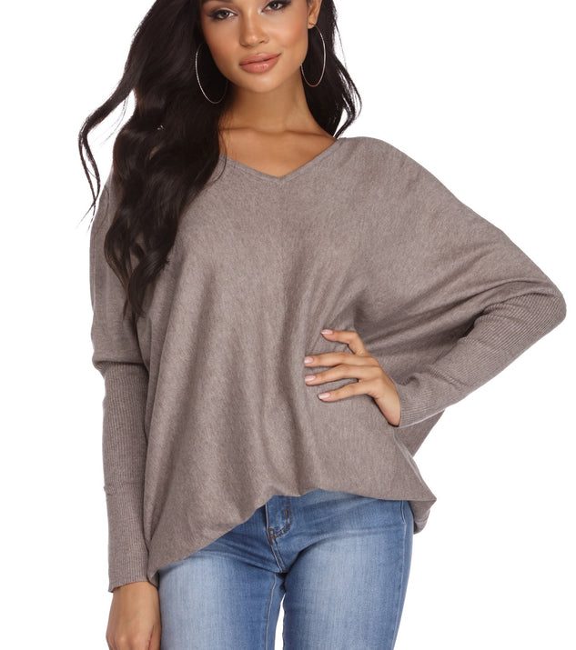 With fun and flirty details, Cozy On Up Pullover Sweater shows off your unique style for a trendy outfit for the summer season!