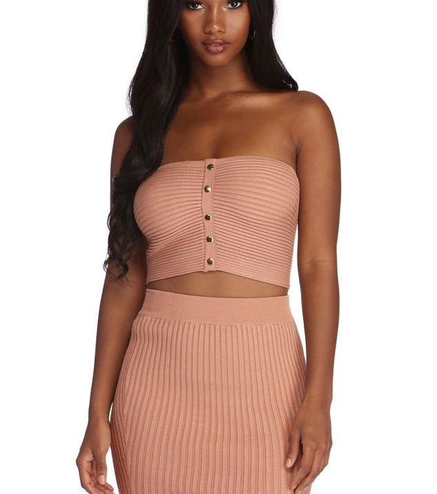 You’ll look stunning in the Style Knit Right Tube Top when paired with its matching separate to create a glam clothing set perfect for parties, date nights, concert outfits, back-to-school attire, or for any summer event!