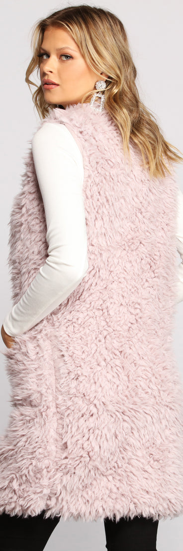 Major Fashionista Long-Line Faux Fur Vest helps create the best summer outfit for a look that slays at any event or occasion!