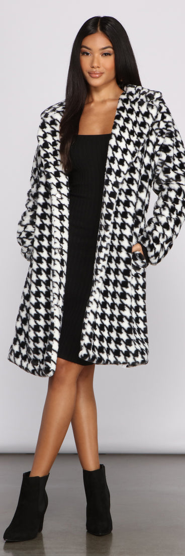 She's A Chic Girl Faux Fur Coat helps create the best summer outfit for a look that slays at any event or occasion!