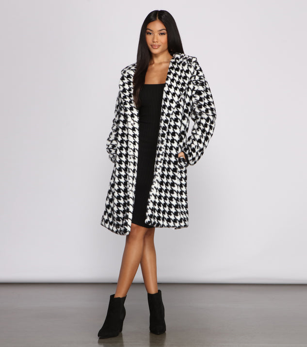 She's A Chic Girl Faux Fur Coat helps create the best summer outfit for a look that slays at any event or occasion!