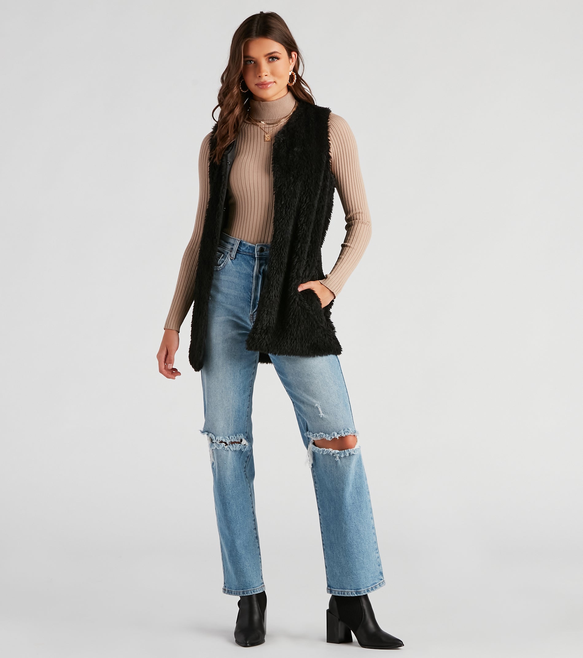 【値下げ】EBONY ◾︎FAUX FUR VEST Kelli Kouri Aubelene Hooded Faux Fur Vest | Neiman Marcus