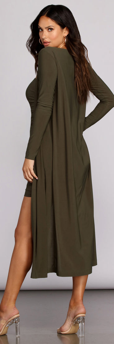 Solid Stunner Long Duster is the perfect Homecoming look pick with on-trend details to make the 2023 HOCO dance your most memorable event yet!